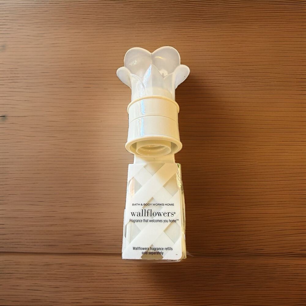 Bath and Body Works White Opaque Flower Wallflower Plug-In, NWT - Picture 6 of 8